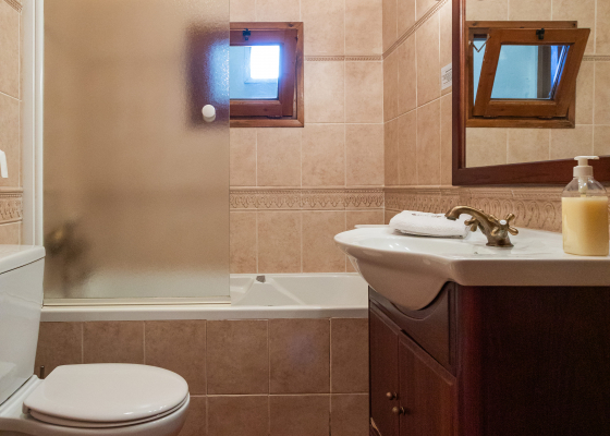 Casa rural nuri de rei B Baño con bañera de hidromasaje