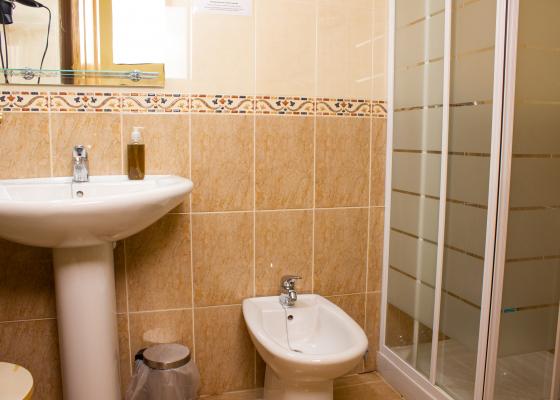 Casa Nuri de rei  Baño completo con ducha