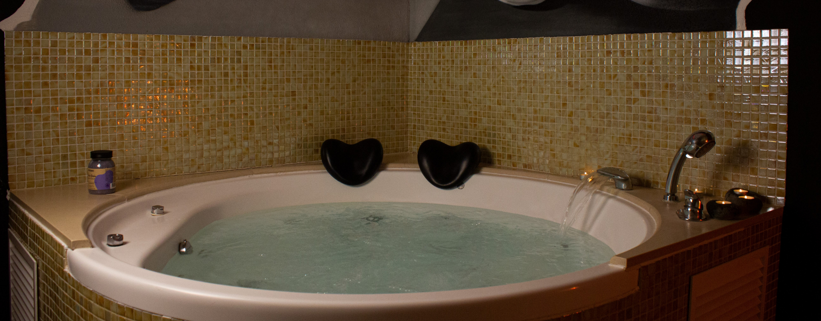 Jacuzzi  para relajarse despues de un intenso dia 